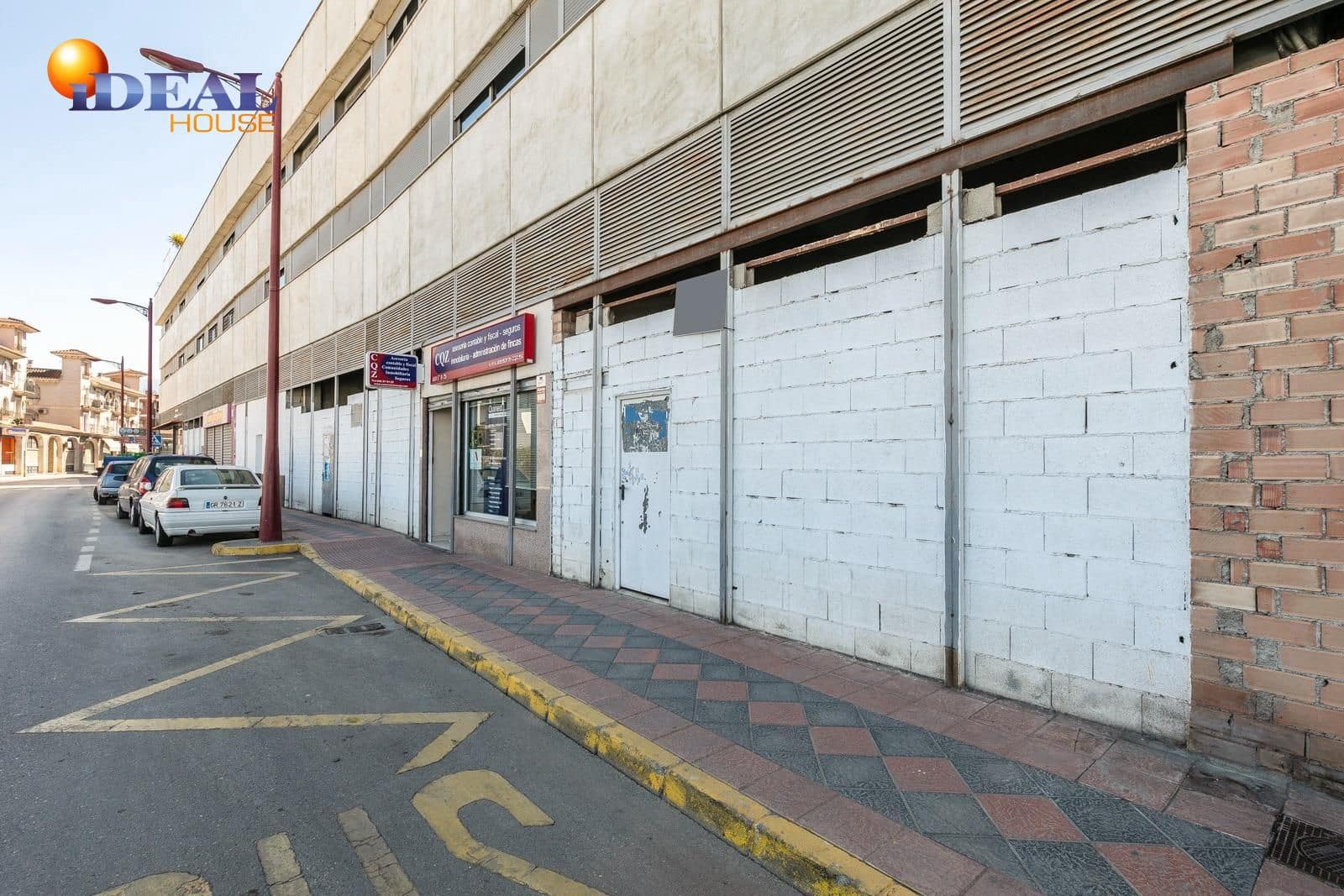 Commercial for sale in Armilla - € 135,000 (Ref: 9433755)