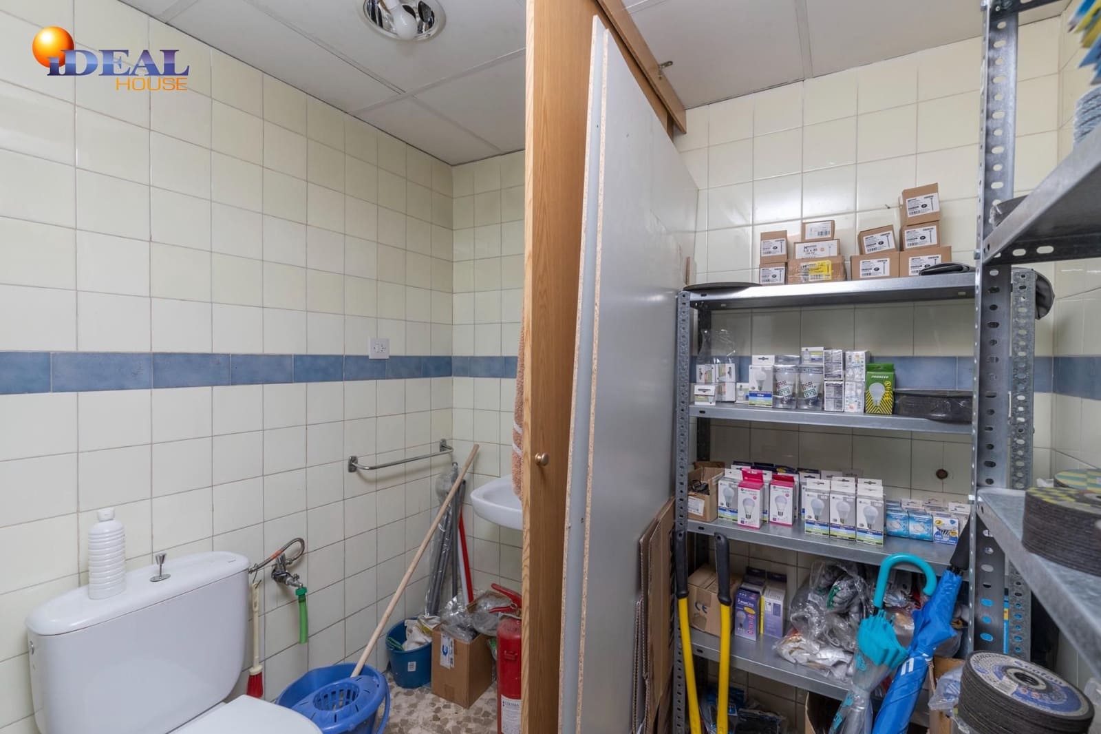 Erhverv til salg i Granada by - € 150.000 (Ref: 9433756)