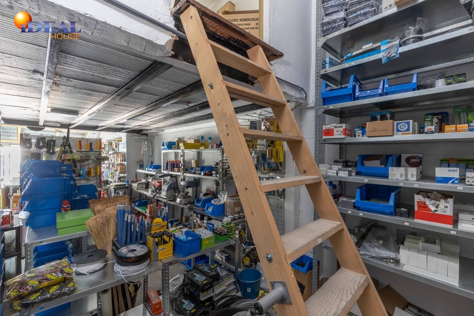 Erhverv til salg i Granada by - € 150.000 (Ref: 9433756)