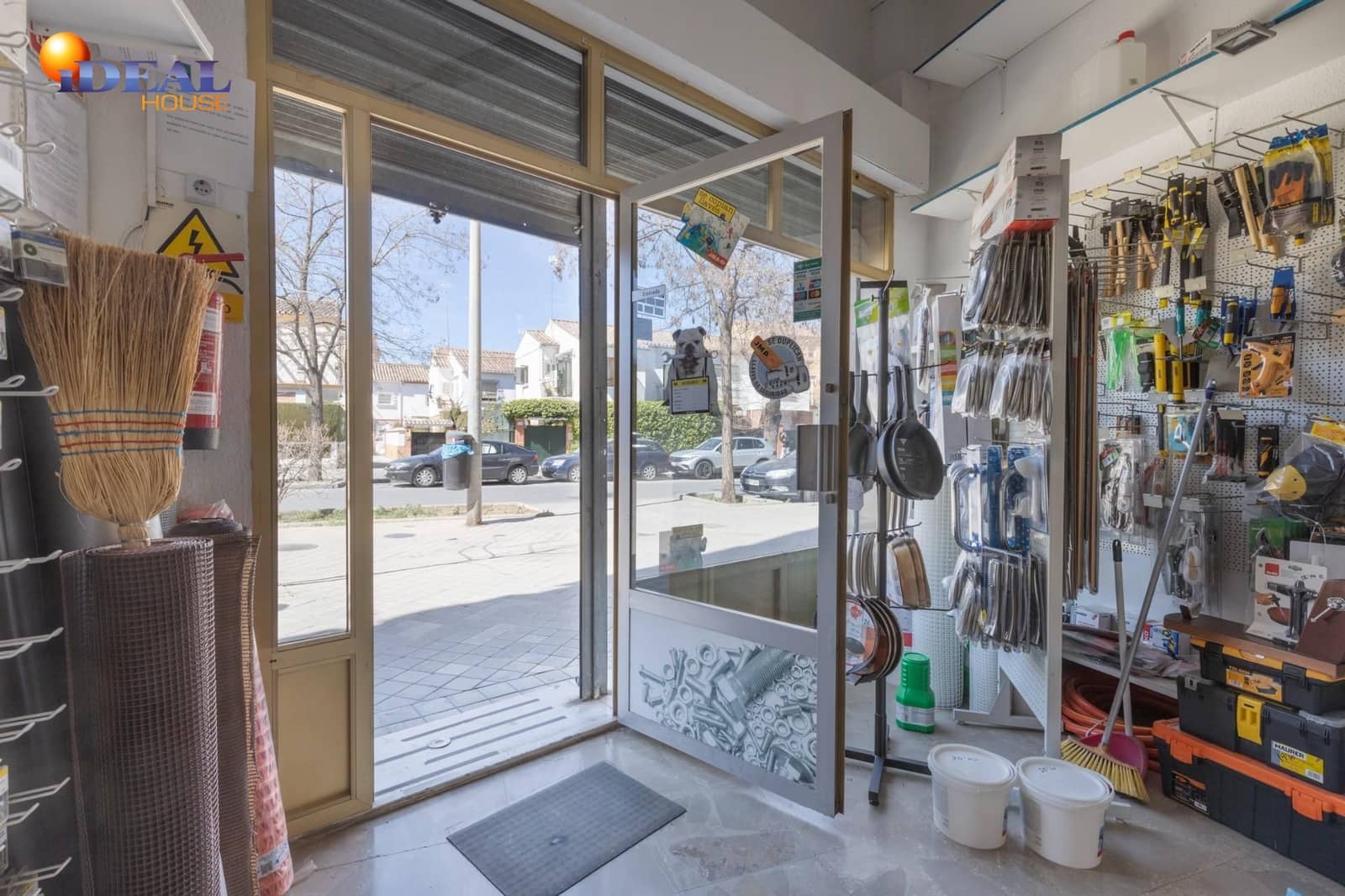 Erhverv til salg i Granada by - € 150.000 (Ref: 9433756)