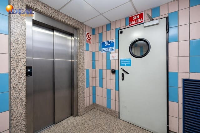 Garasje til salgs i Granada by - € 40 000 (Ref: 9433757)