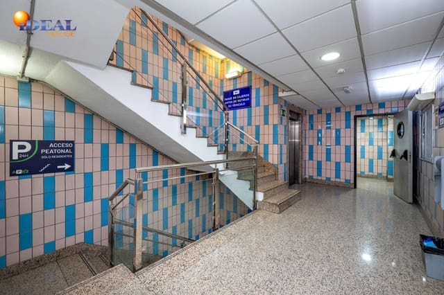 Garasje til salgs i Granada by - € 40 000 (Ref: 9433757)