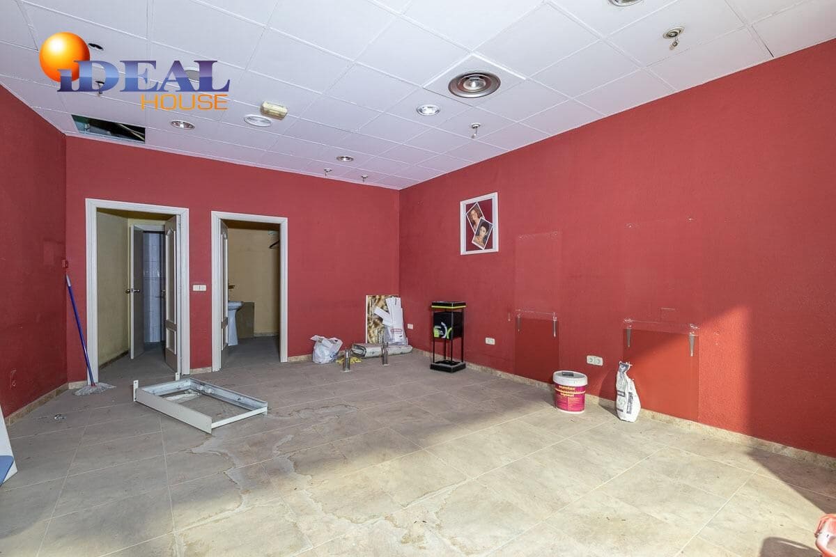 Commercial for sale in Granada city - € 133,980 (Ref: 9433764)
