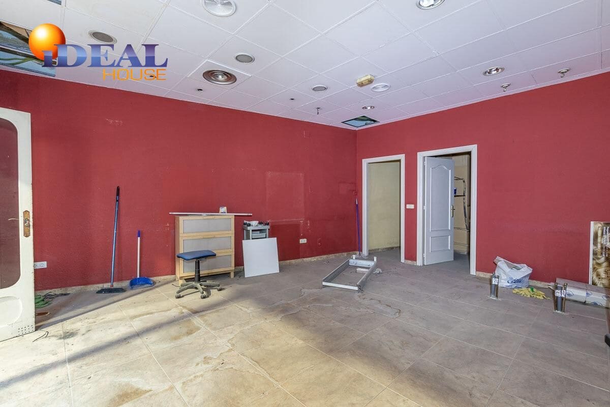 Commercial for sale in Granada city - € 133,980 (Ref: 9433764)