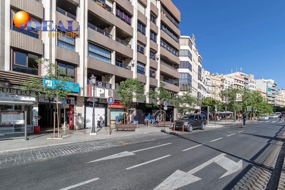 Commercial for sale in Granada city - € 133,980 (Ref: 9433764)