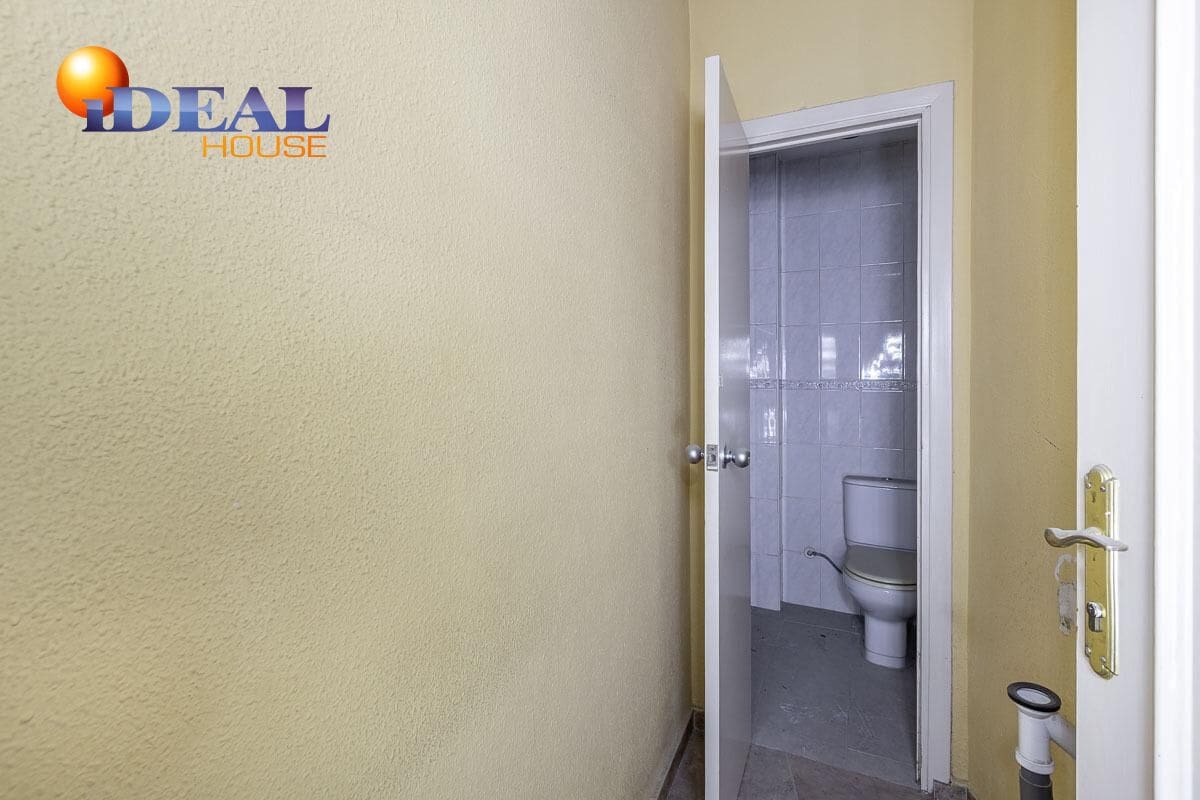 Commercial for sale in Granada city - € 133,980 (Ref: 9433764)