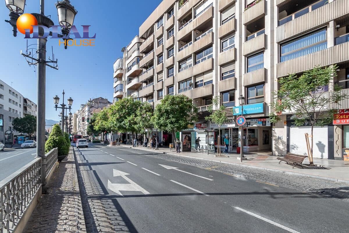 Commercial for sale in Granada city - € 133,980 (Ref: 9433764)