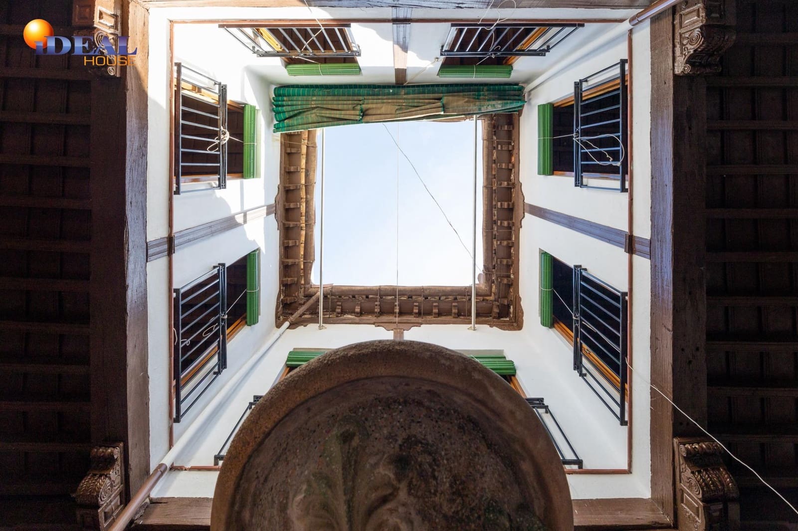 8 bedroom Townhouse for sale in Ugijar with garage - € 295,000 (Ref: 9433765)