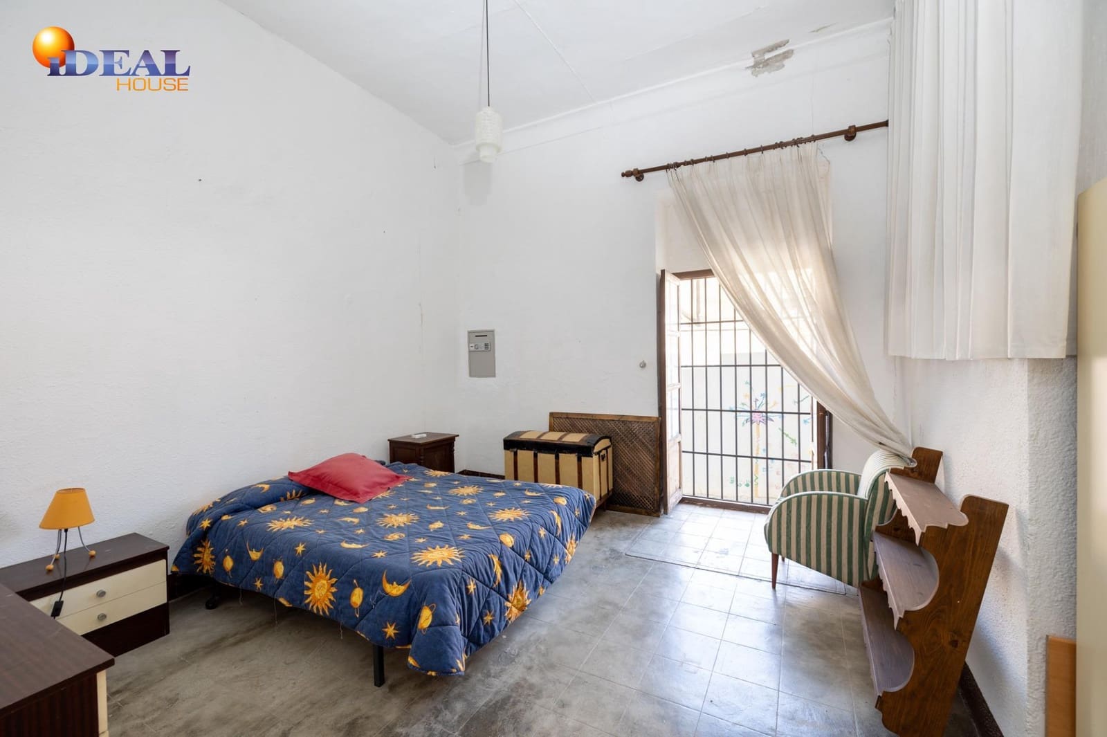 8 bedroom Townhouse for sale in Ugijar with garage - € 295,000 (Ref: 9433765)