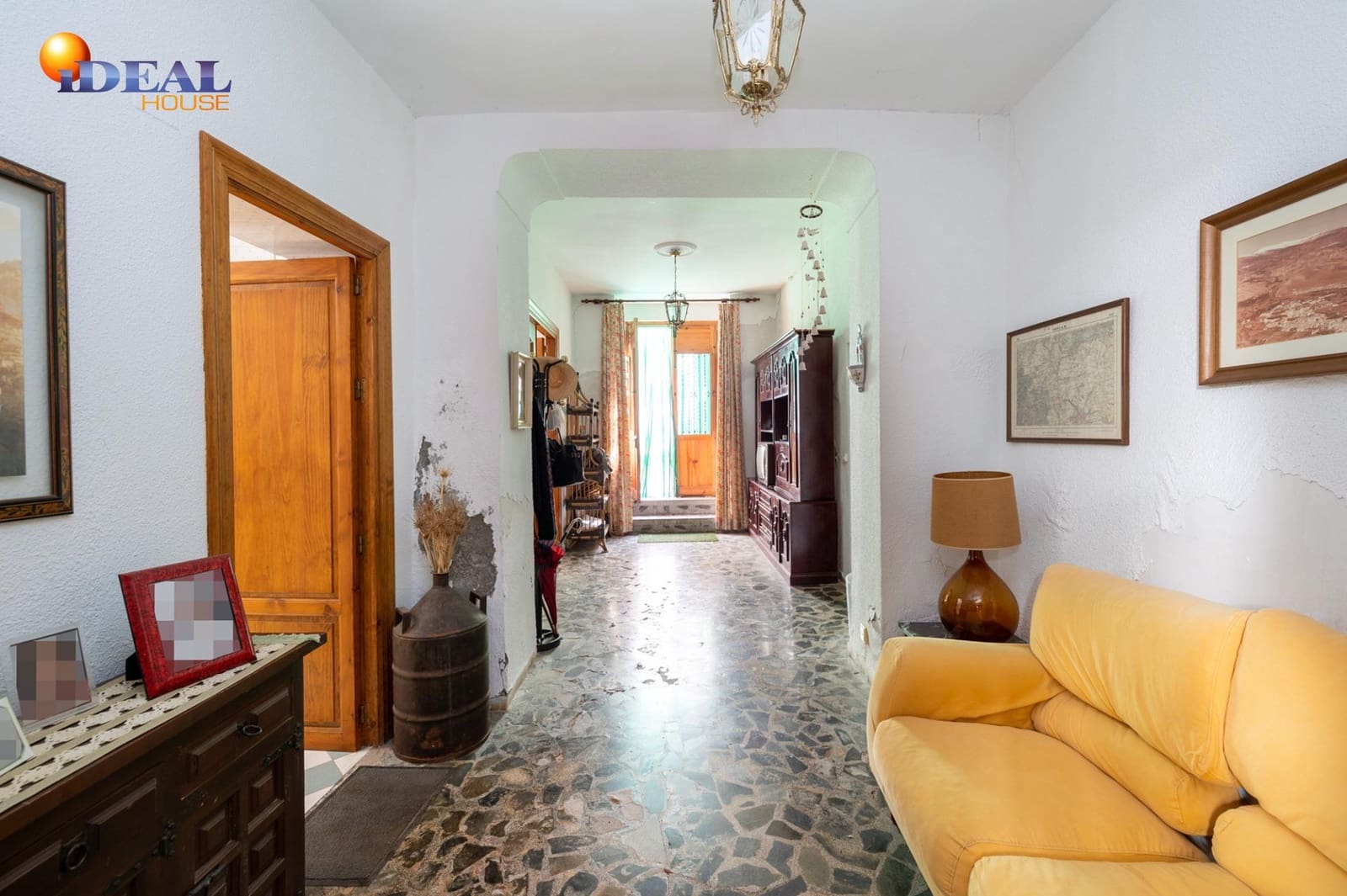 8 bedroom Townhouse for sale in Ugijar with garage - € 295,000 (Ref: 9433765)