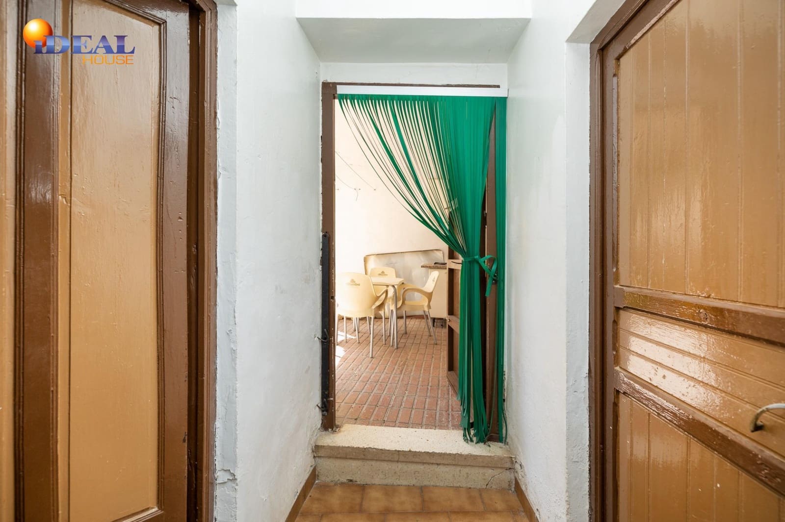 8 bedroom Townhouse for sale in Ugijar with garage - € 295,000 (Ref: 9433765)