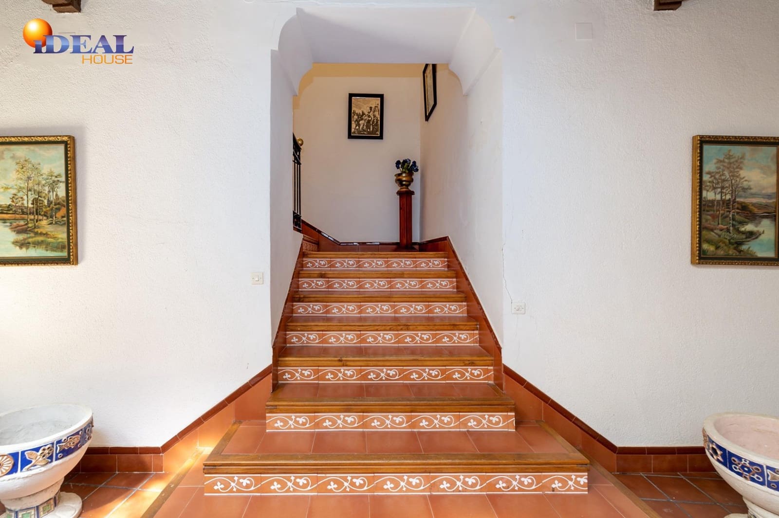 8 bedroom Townhouse for sale in Ugijar with garage - € 295,000 (Ref: 9433765)