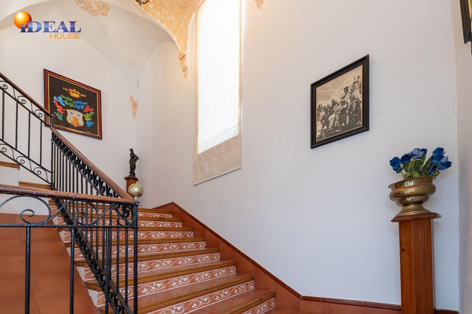 8 bedroom Townhouse for sale in Ugijar with garage - € 295,000 (Ref: 9433765)