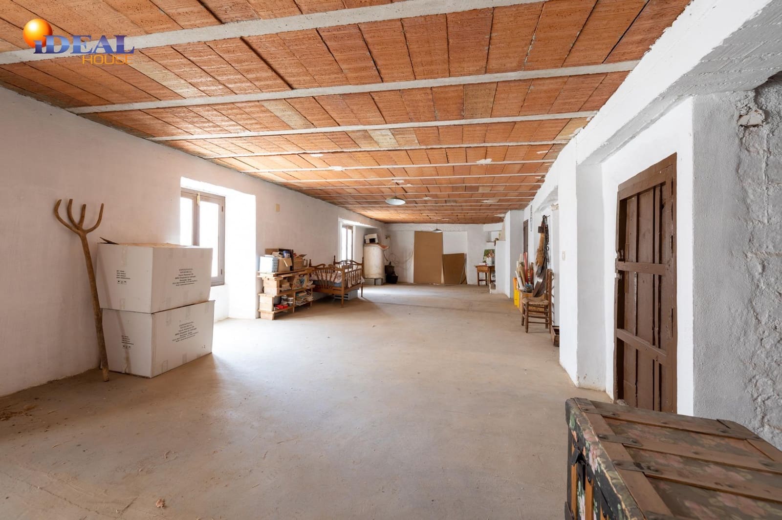 8 bedroom Townhouse for sale in Ugijar with garage - € 295,000 (Ref: 9433765)