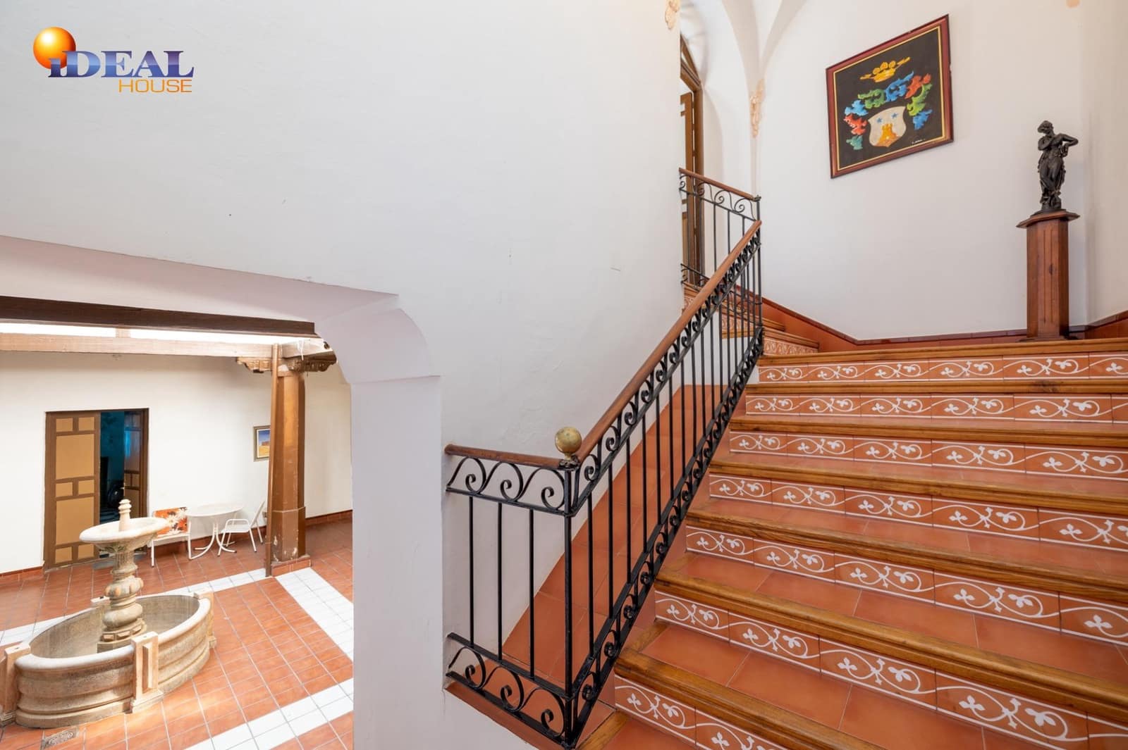 8 bedroom Townhouse for sale in Ugijar with garage - € 295,000 (Ref: 9433765)