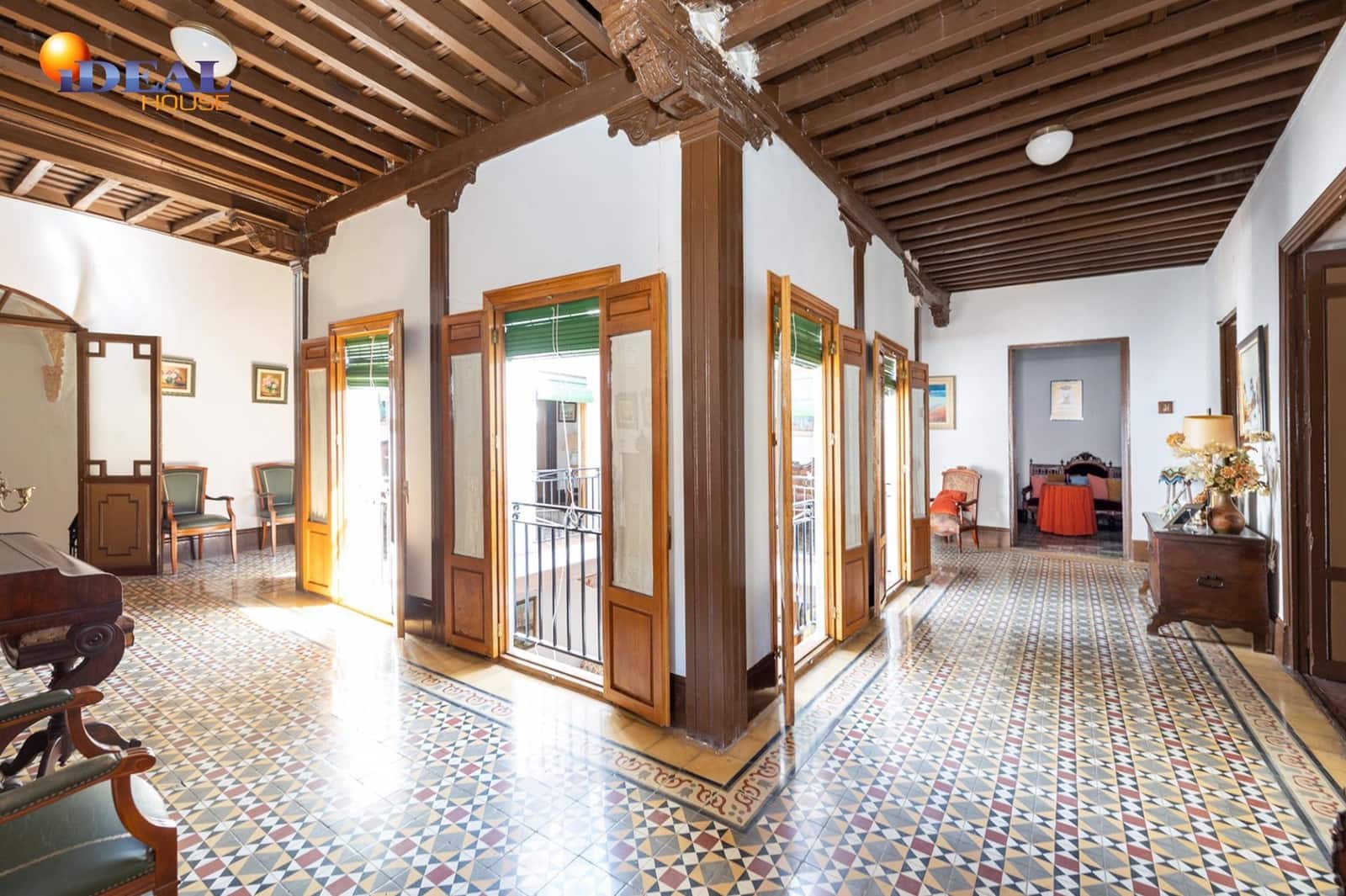 8 bedroom Townhouse for sale in Ugijar with garage - € 295,000 (Ref: 9433765)