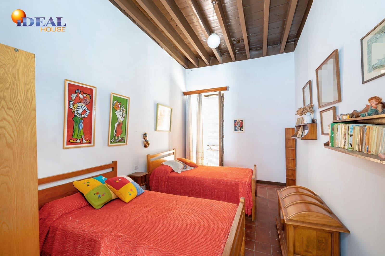 8 bedroom Townhouse for sale in Ugijar with garage - € 295,000 (Ref: 9433765)