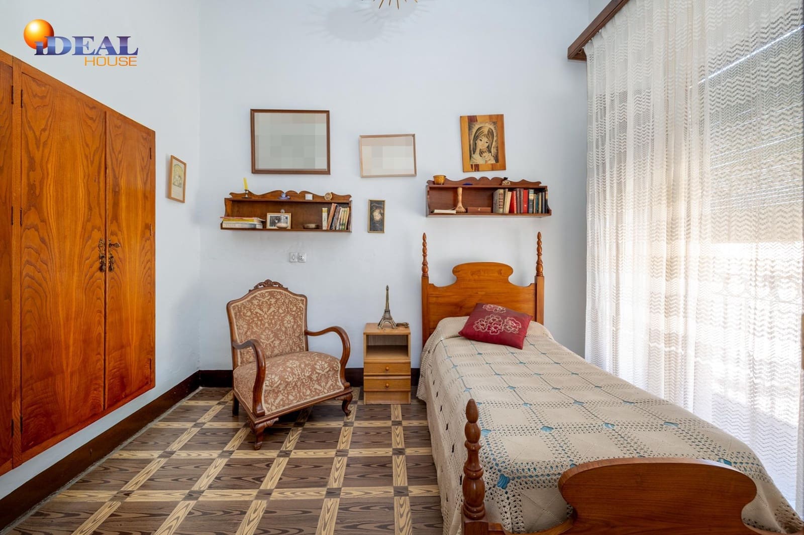 8 bedroom Townhouse for sale in Ugijar with garage - € 295,000 (Ref: 9433765)