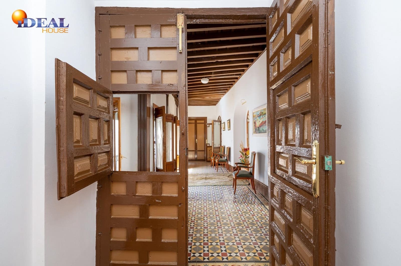 8 bedroom Townhouse for sale in Ugijar with garage - € 295,000 (Ref: 9433765)