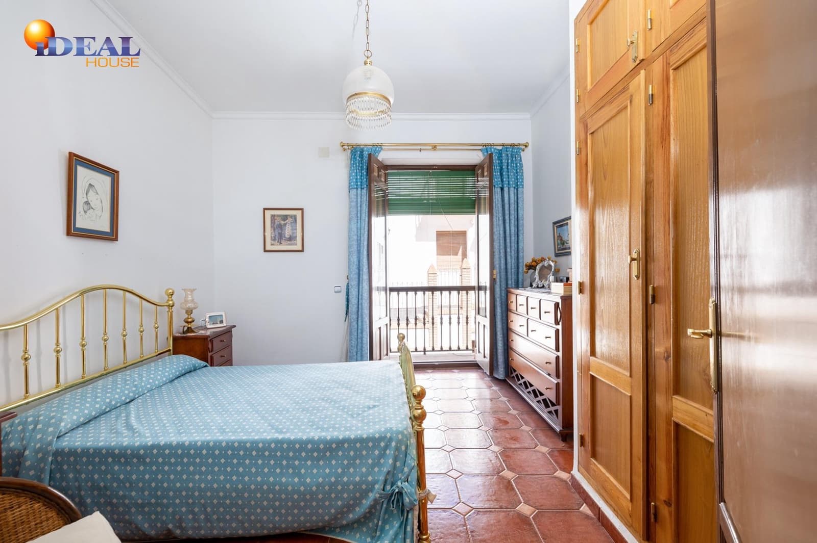 8 bedroom Townhouse for sale in Ugijar with garage - € 295,000 (Ref: 9433765)