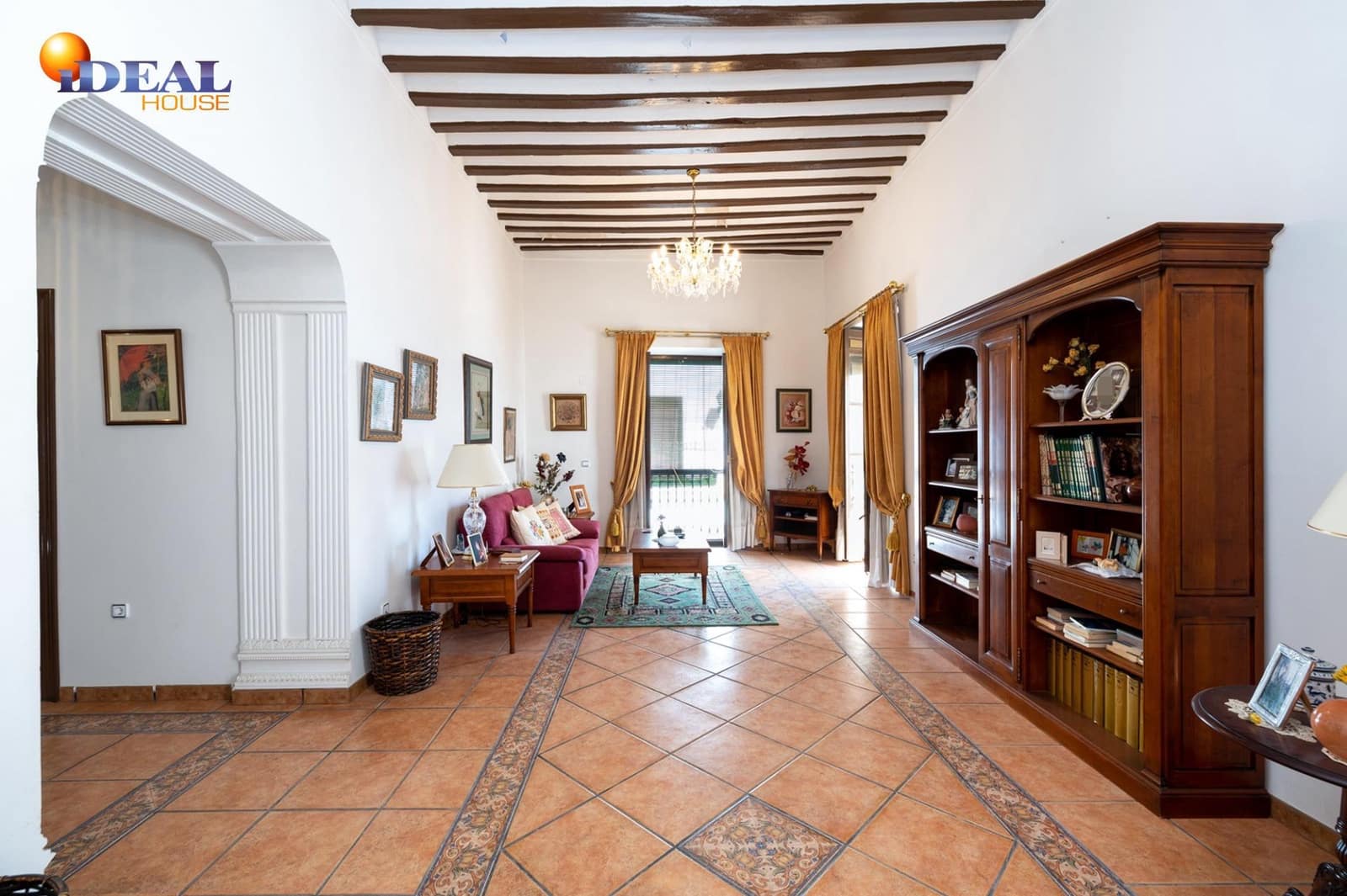 8 bedroom Townhouse for sale in Ugijar with garage - € 295,000 (Ref: 9433765)