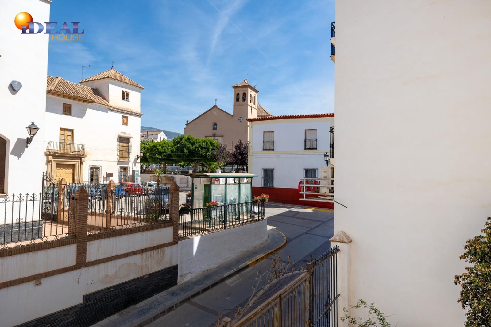 8 bedroom Townhouse for sale in Ugijar with garage - € 295,000 (Ref: 9433765)