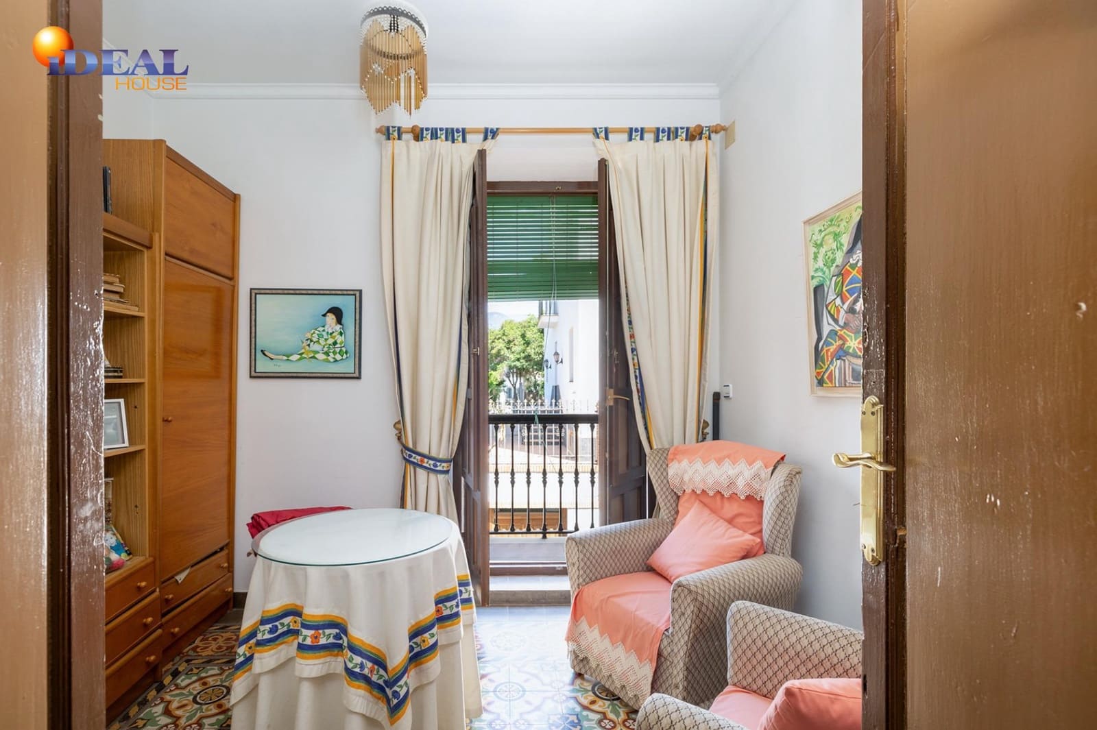 8 bedroom Townhouse for sale in Ugijar with garage - € 295,000 (Ref: 9433765)