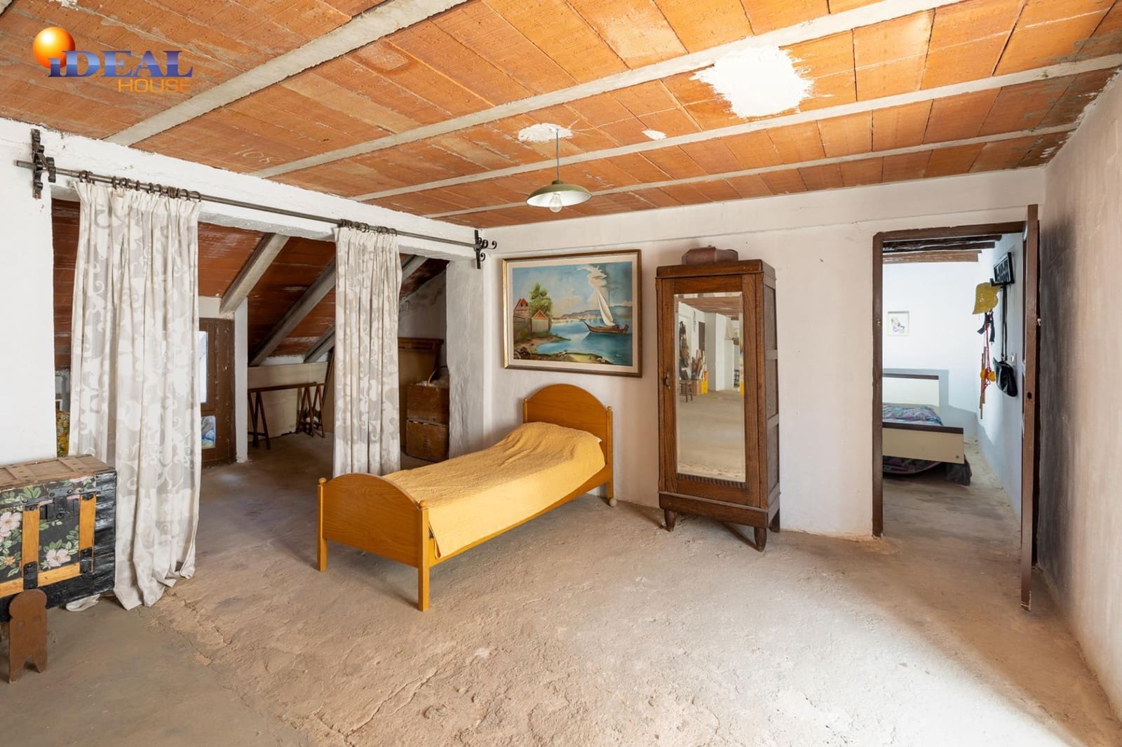 8 bedroom Townhouse for sale in Ugijar with garage - € 295,000 (Ref: 9433765)