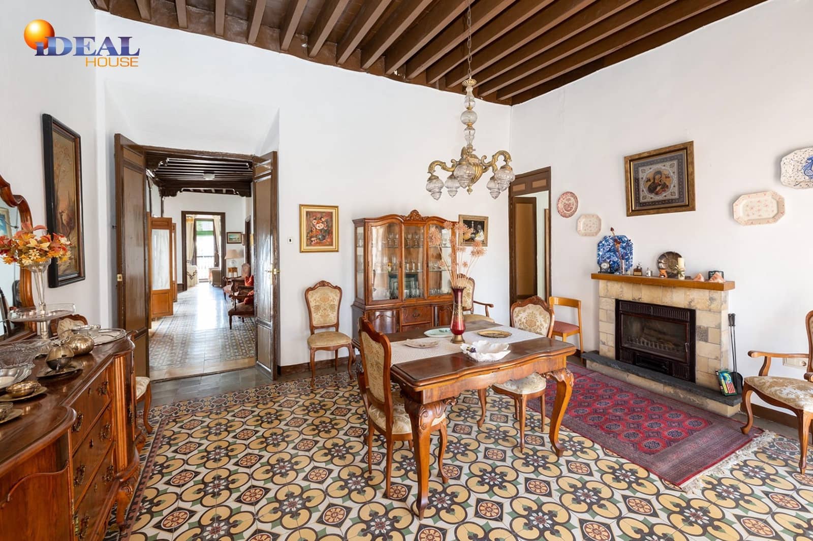 8 bedroom Townhouse for sale in Ugijar with garage - € 295,000 (Ref: 9433765)