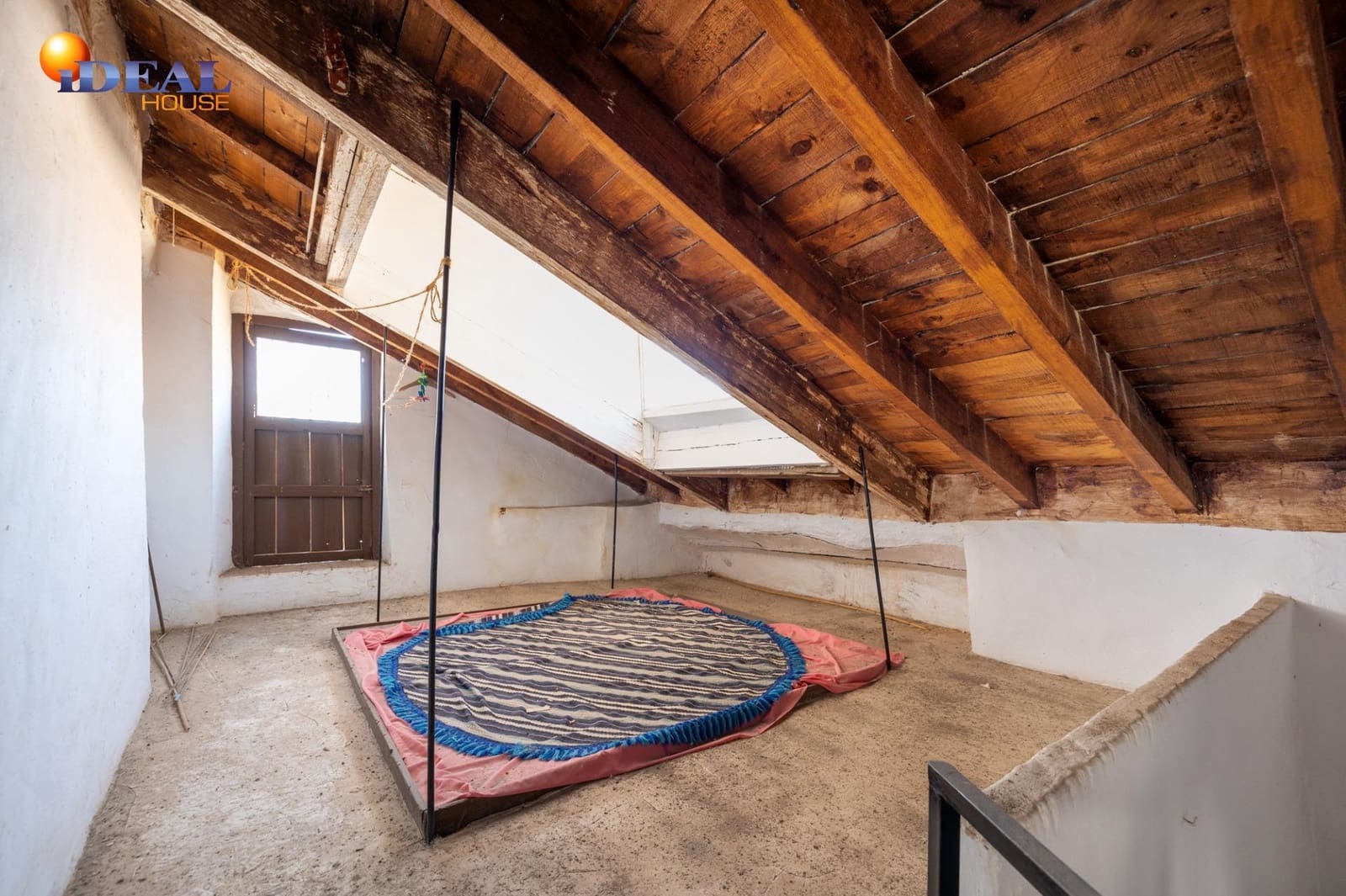 8 bedroom Townhouse for sale in Ugijar with garage - € 295,000 (Ref: 9433765)