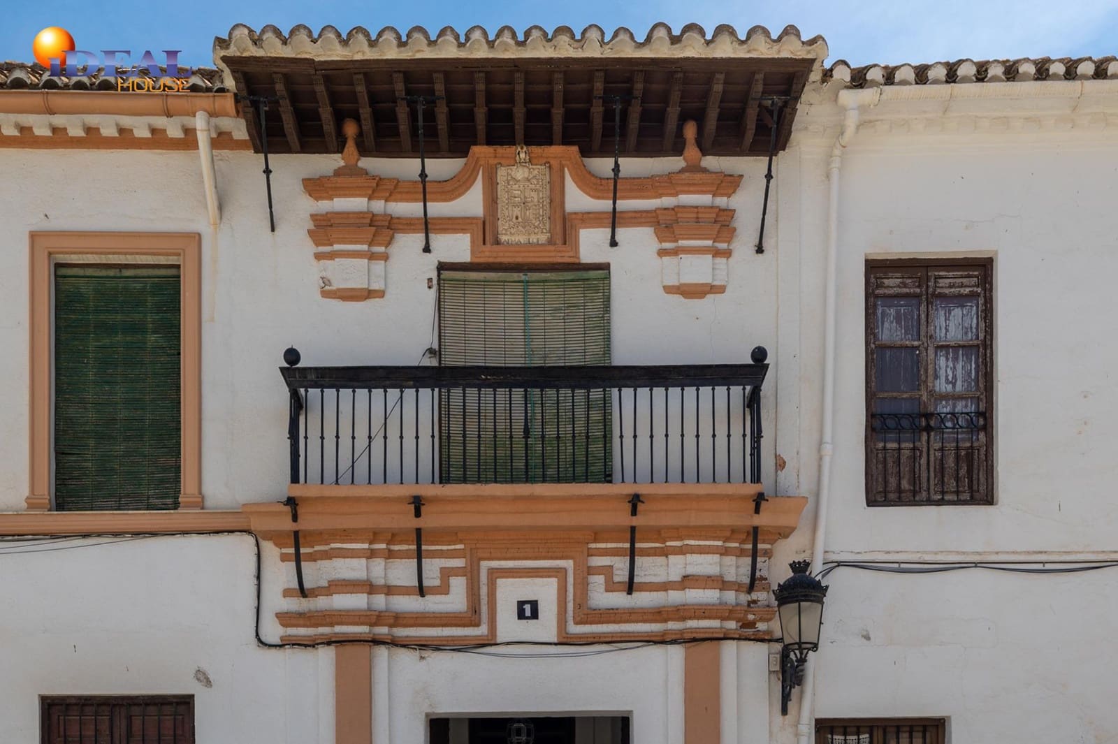 8 bedroom Townhouse for sale in Ugijar with garage - € 295,000 (Ref: 9433765)