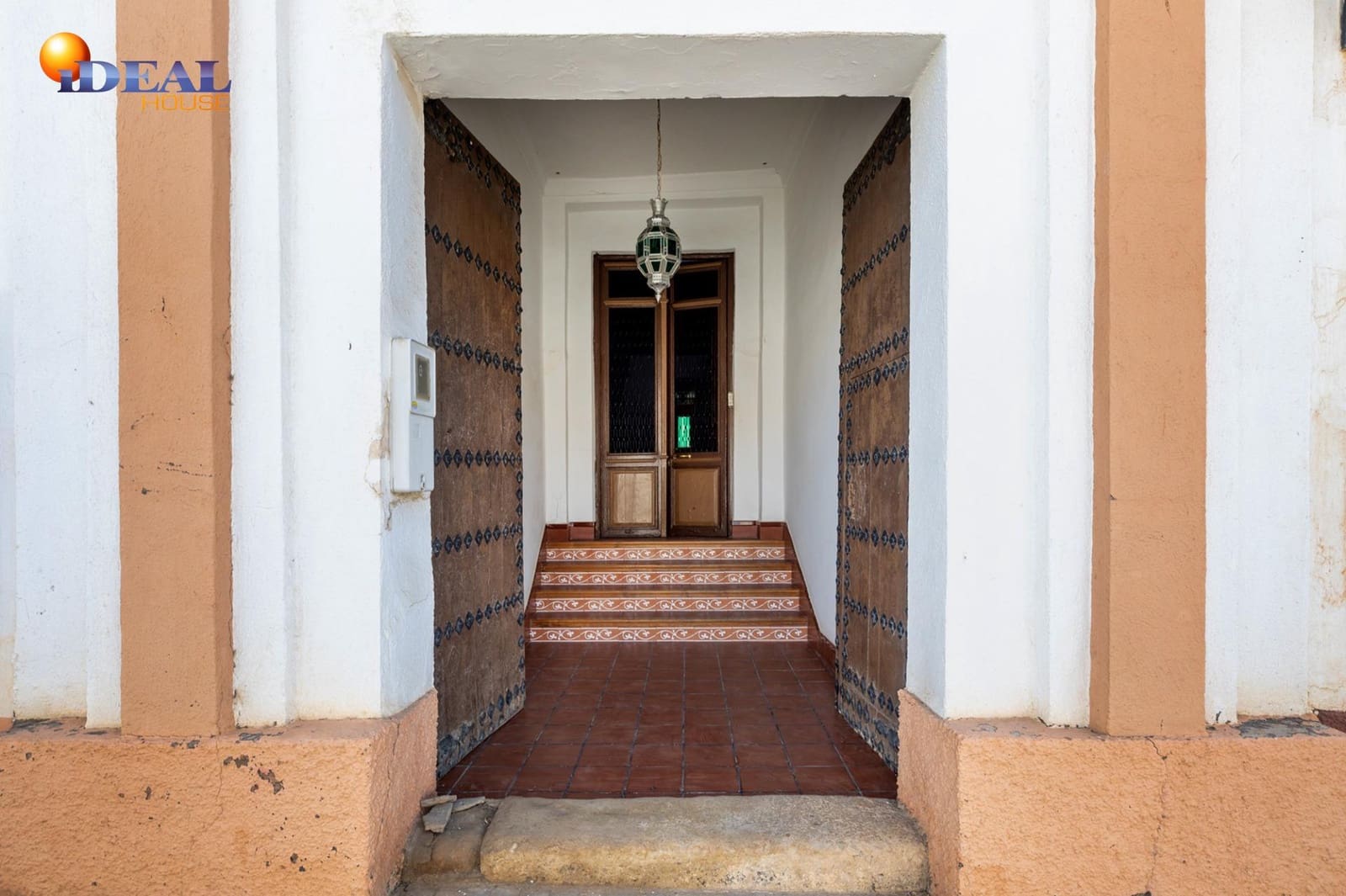 8 bedroom Townhouse for sale in Ugijar with garage - € 295,000 (Ref: 9433765)