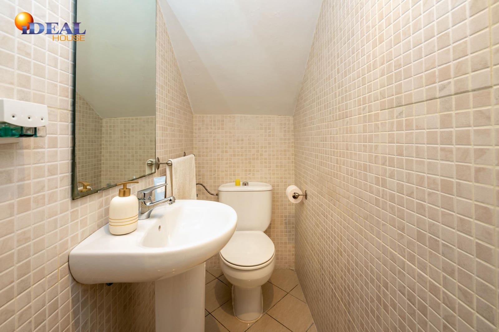 4 sypialnia Dom szeregowy na sprzedaż w Loja - 155 000 € (Ref: 9433770)