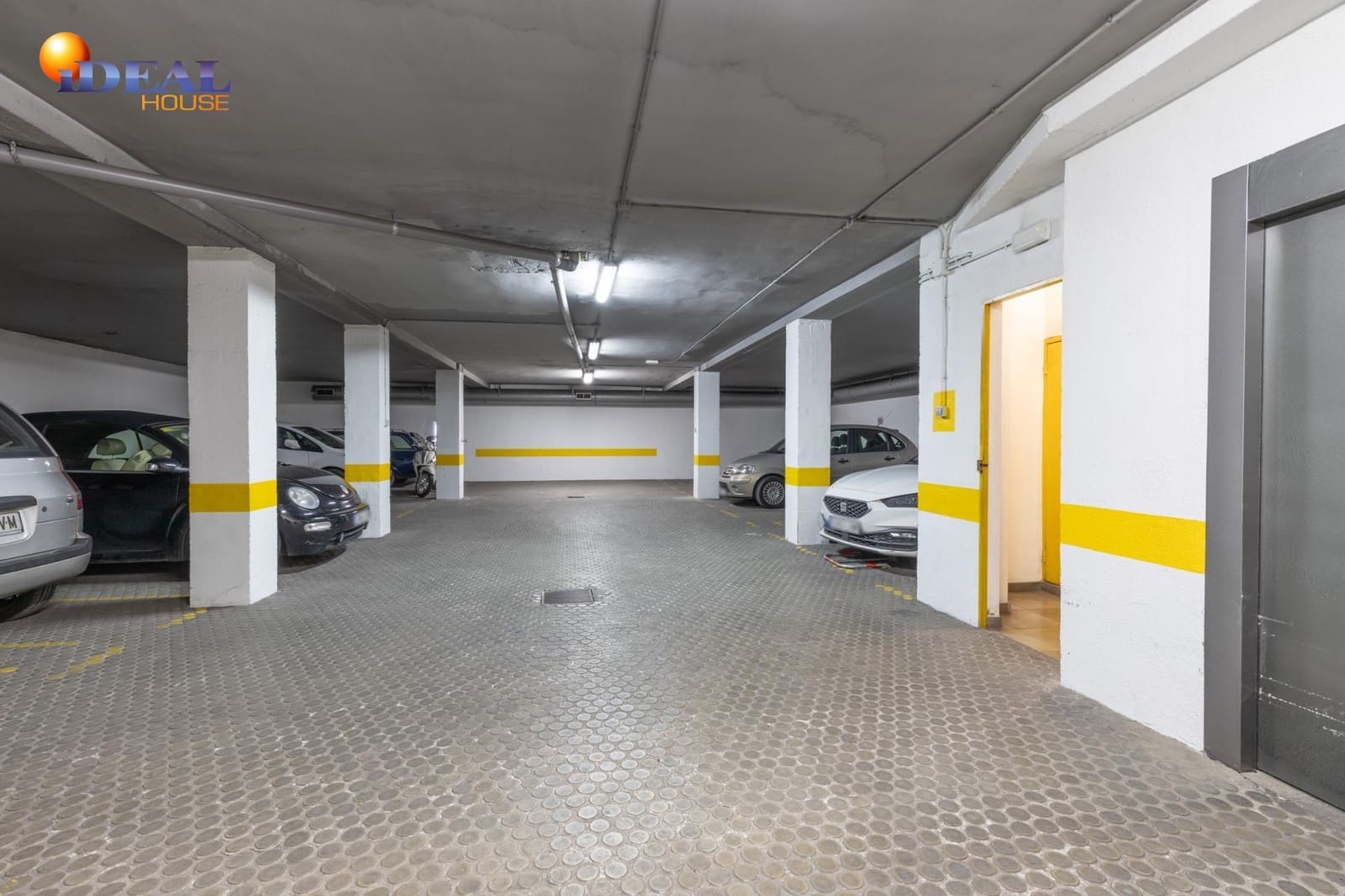 Garage for sale in Granada city - € 27,500 (Ref: 9433771)