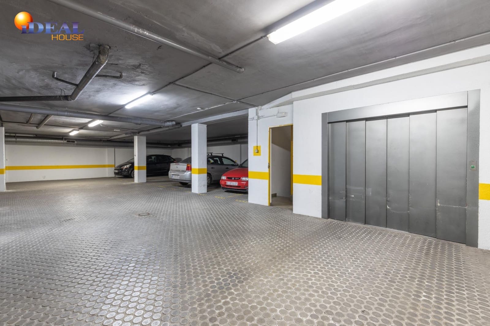 Garage for sale in Granada city - € 27,500 (Ref: 9433771)