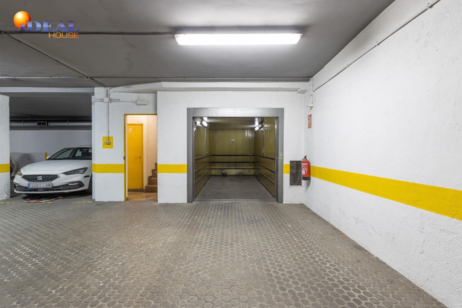 Garage for sale in Granada city - € 27,500 (Ref: 9433771)