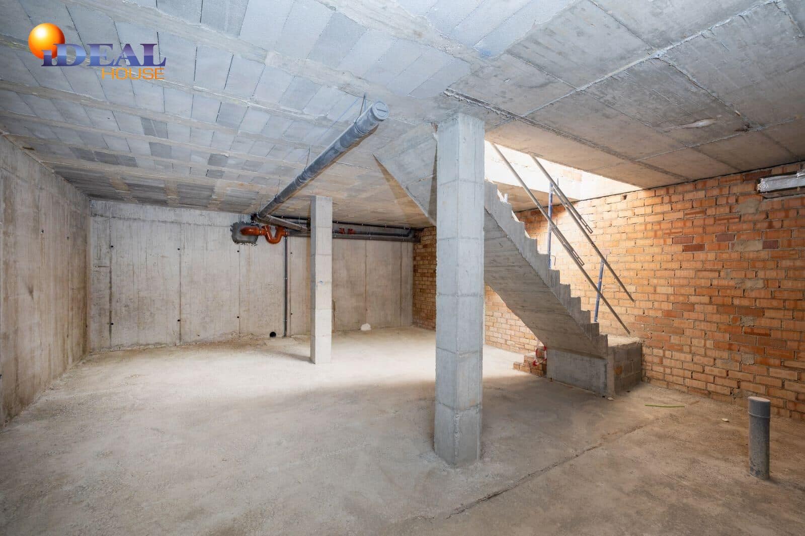 Comercial para venda em Granada cidade - 350 000 € (Ref: 9433773)