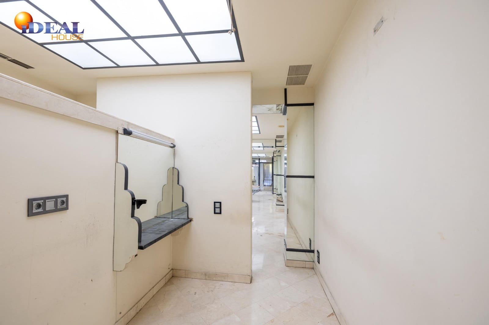 1 Zimmer Gewerbe zu verkaufen in Granada Stadt - 375.000 € (Ref: 9433775)