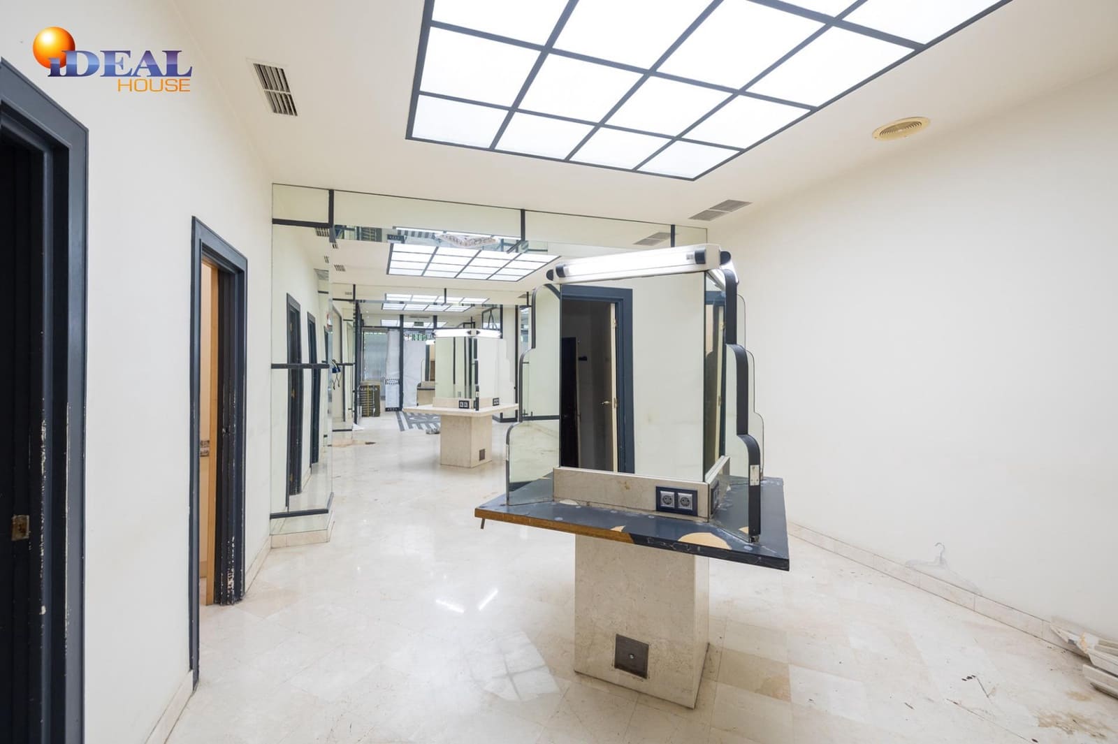 1 Zimmer Gewerbe zu verkaufen in Granada Stadt - 375.000 € (Ref: 9433775)