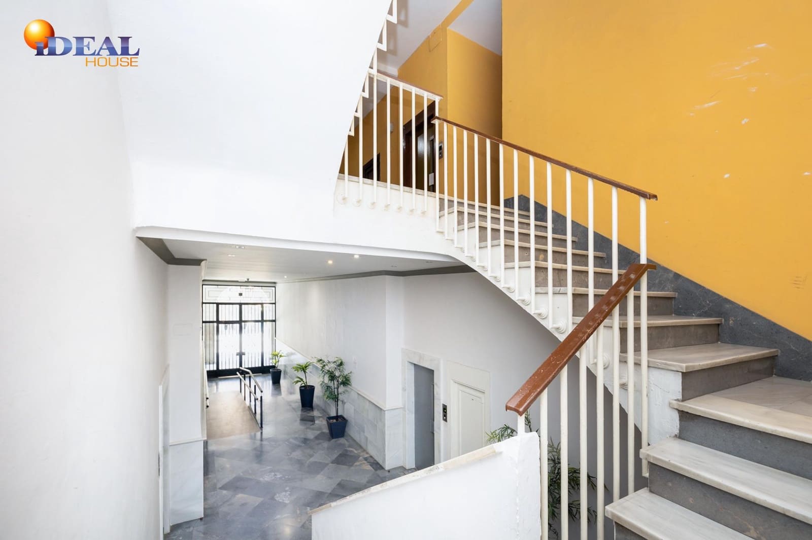 1 Zimmer Gewerbe zu verkaufen in Granada Stadt - 375.000 € (Ref: 9433775)