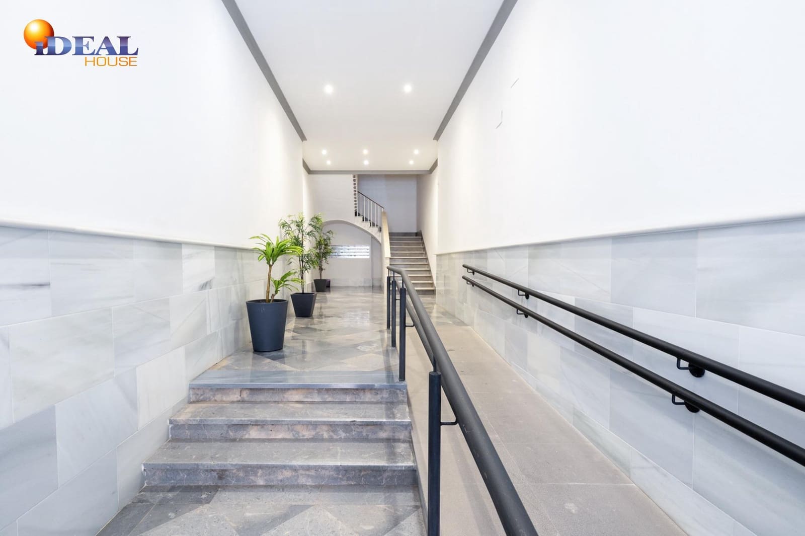 1 Zimmer Gewerbe zu verkaufen in Granada Stadt - 375.000 € (Ref: 9433775)