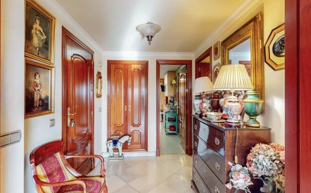 Piso de 4 habitaciones en La Malagueta, Málaga ciudad en venta con piscina garaje - 1.890.000 € (Ref: 9433776)