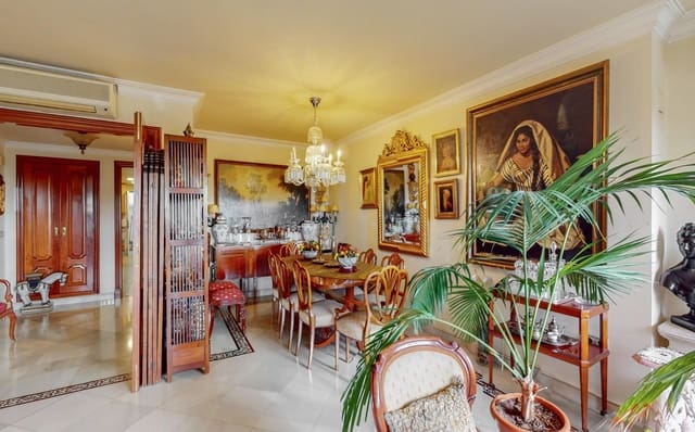 Piso de 4 habitaciones en La Malagueta, Málaga ciudad en venta con piscina garaje - 1.890.000 € (Ref: 9433776)