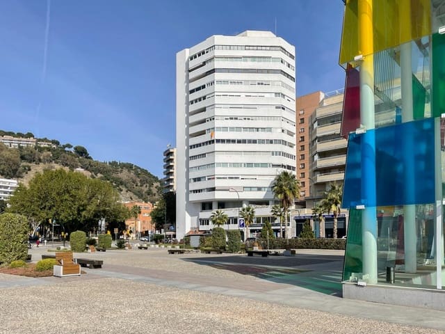 Piso de 4 habitaciones en La Malagueta, Málaga ciudad en venta con piscina garaje - 1.890.000 € (Ref: 9433776)