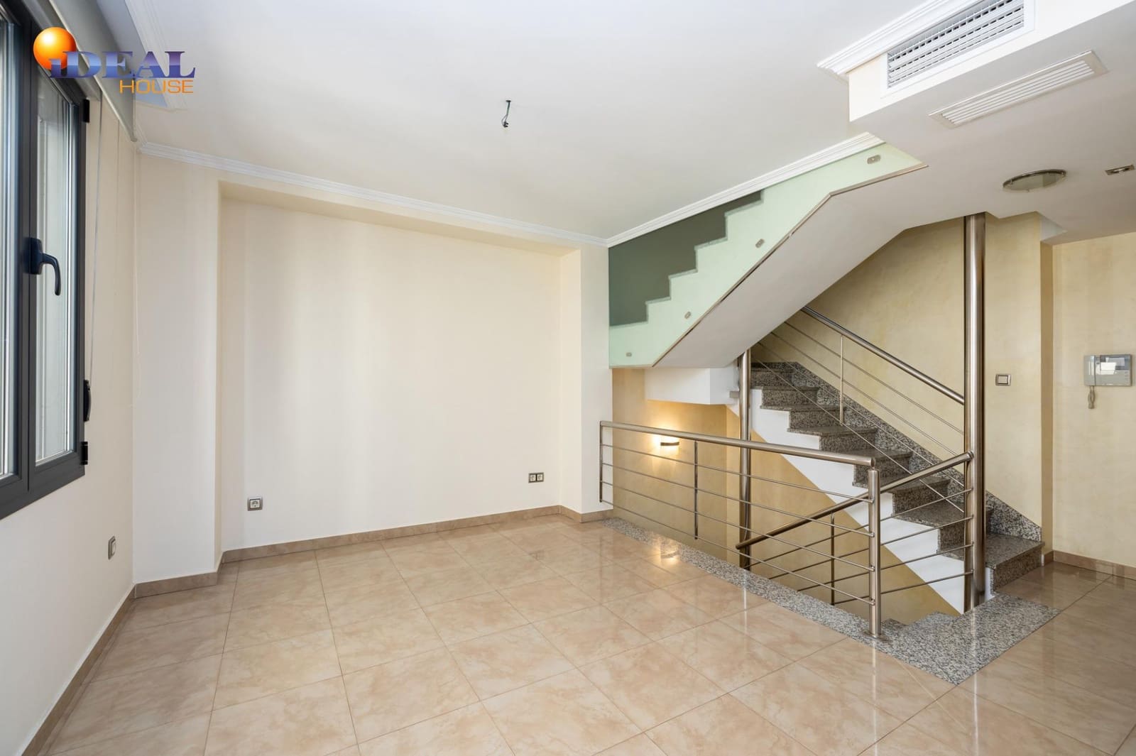 Casa de 5 habitaciones en Granada ciudad en venta con garaje - 895.000 € (Ref: 9433777)