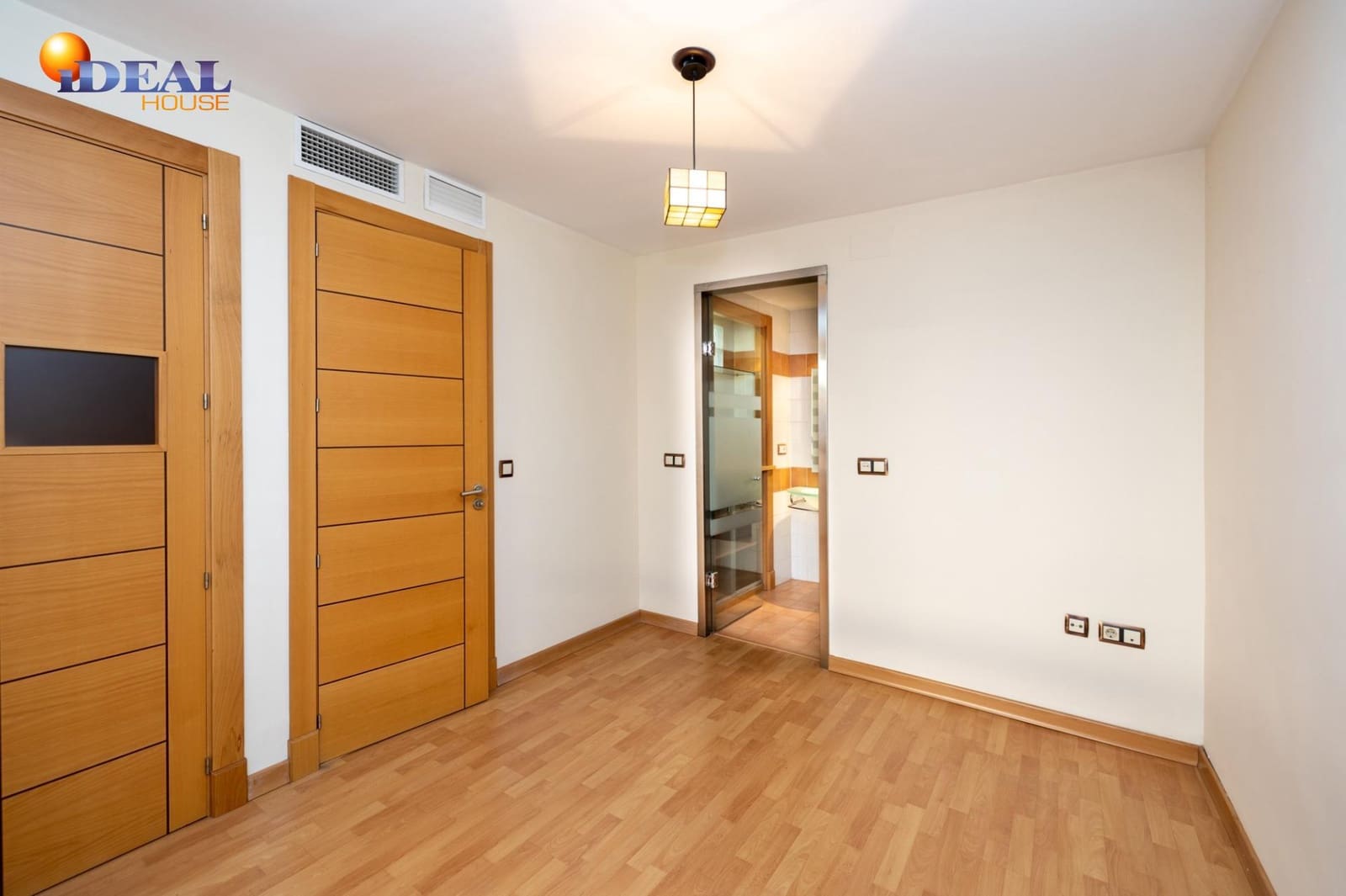 Casa de 5 habitaciones en Granada ciudad en venta con garaje - 895.000 € (Ref: 9433777)