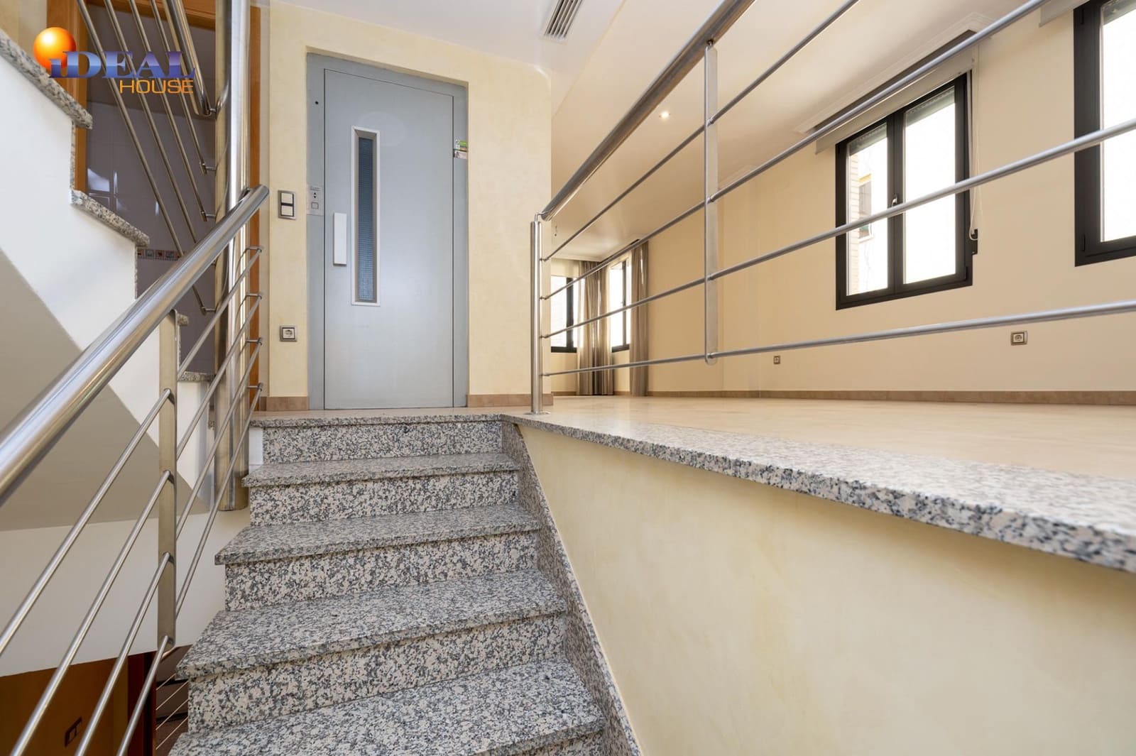 Casa de 5 habitaciones en Granada ciudad en venta con garaje - 895.000 € (Ref: 9433777)