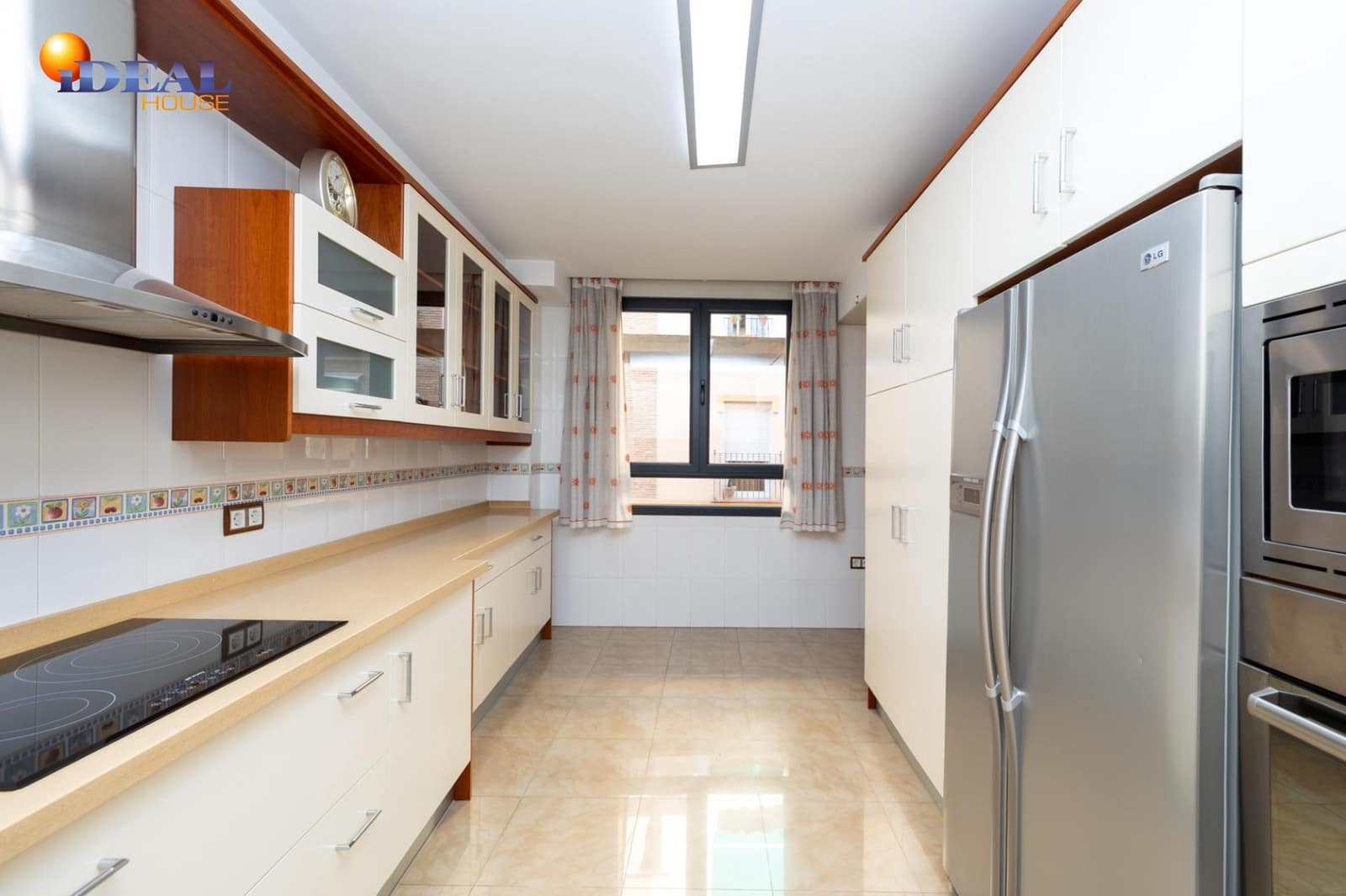 Casa de 5 habitaciones en Granada ciudad en venta con garaje - 895.000 € (Ref: 9433777)