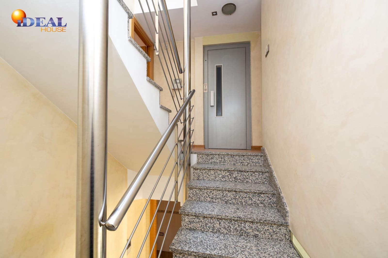 Casa de 5 habitaciones en Granada ciudad en venta con garaje - 895.000 € (Ref: 9433777)