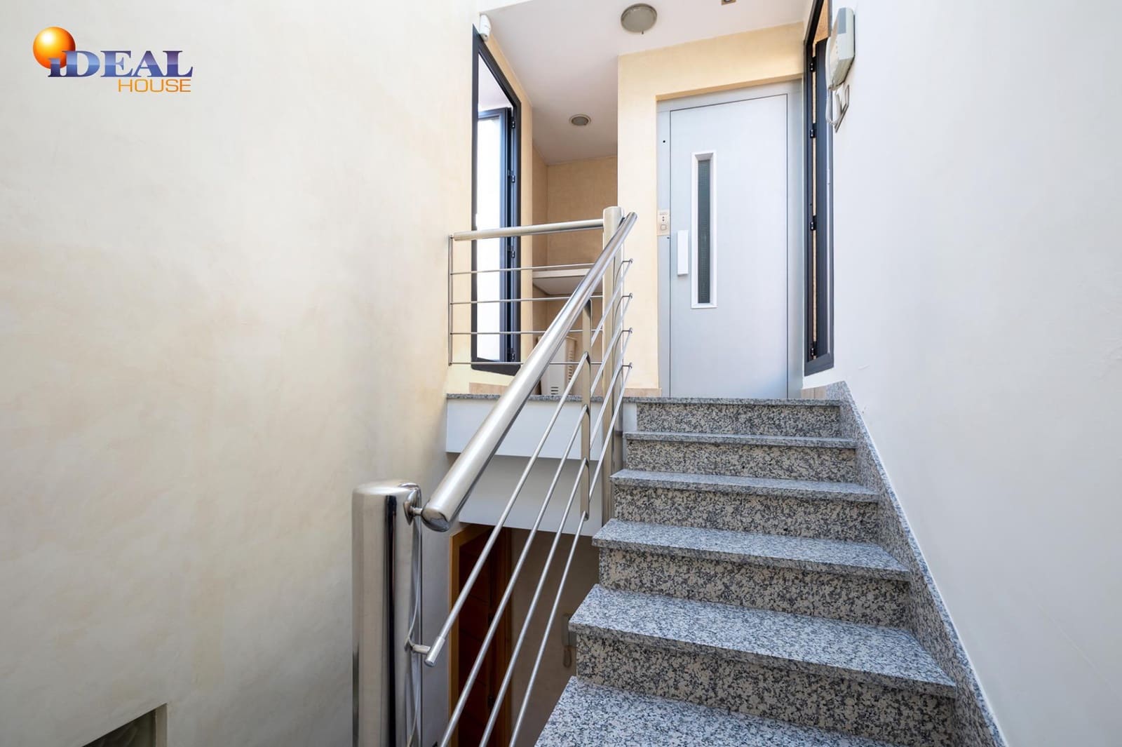 Casa de 5 habitaciones en Granada ciudad en venta con garaje - 895.000 € (Ref: 9433777)